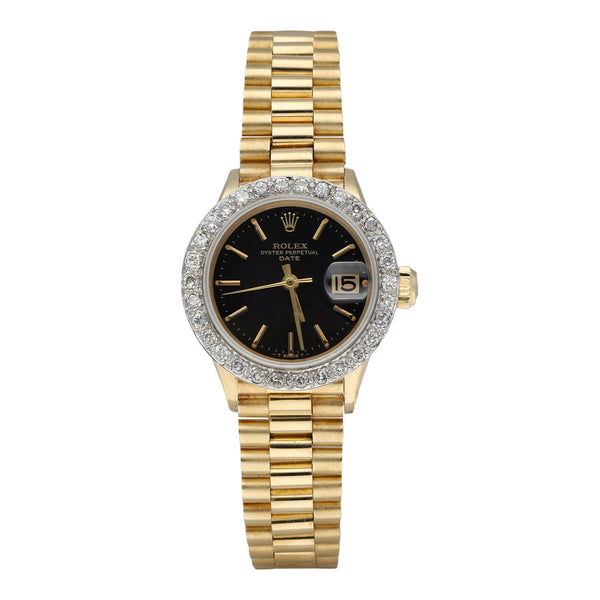 Reloj Rolex para dama modelo Oyster Perpetual Date en oro tres tonos 18 kilates.