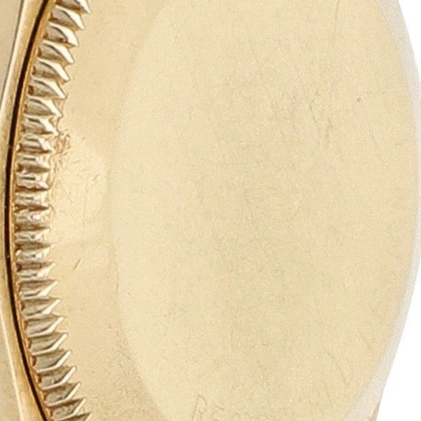 Reloj Rolex para dama modelo Oyster Perpetual Date en oro tres tonos 18 kilates.