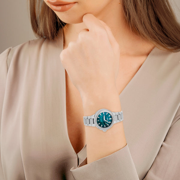 Reloj Oris para dama modelo Bracenet Aquis.
