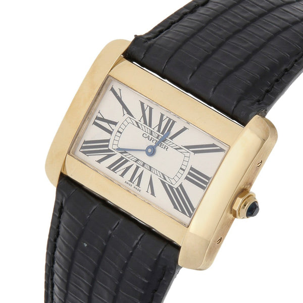 Reloj Cartier para caballero modelo Tank Divan caja y broche en oro amarillo 18 kilates.