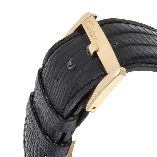 Reloj Cartier para caballero modelo Tank Divan caja y broche en oro amarillo 18 kilates.