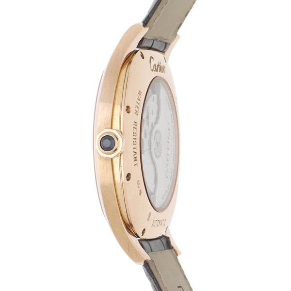 Reloj Cartier para caballero modelo Drive de Cartier caja y broche en oro rosa 18 kilates.