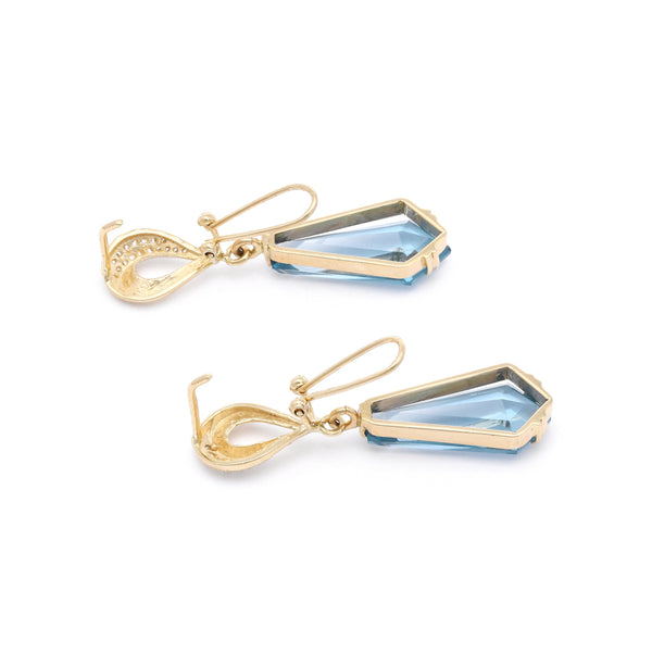 Aretes diseño especial con aguamarinas y circonias en oro amarillo 14 kilates.
