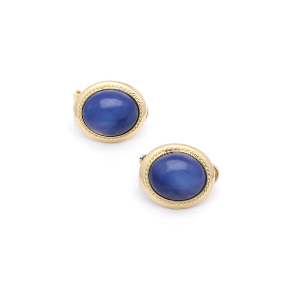 Aretes diseño especial con zafiro estrella en oro amarillo 14 kilates.
