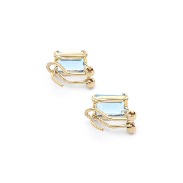 Aretes diseño especial con aguamarina en oro amarillo 14 kilates.