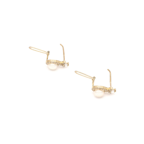 Aretes diseño especial con perlas y circonias en oro amarillo 14 kilates.