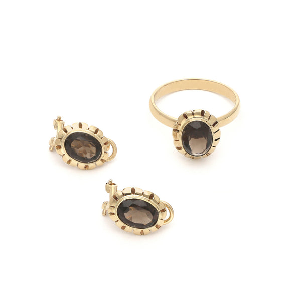 Juego anillo y aretes calados con topacios en oro amarillo 14 kilates.