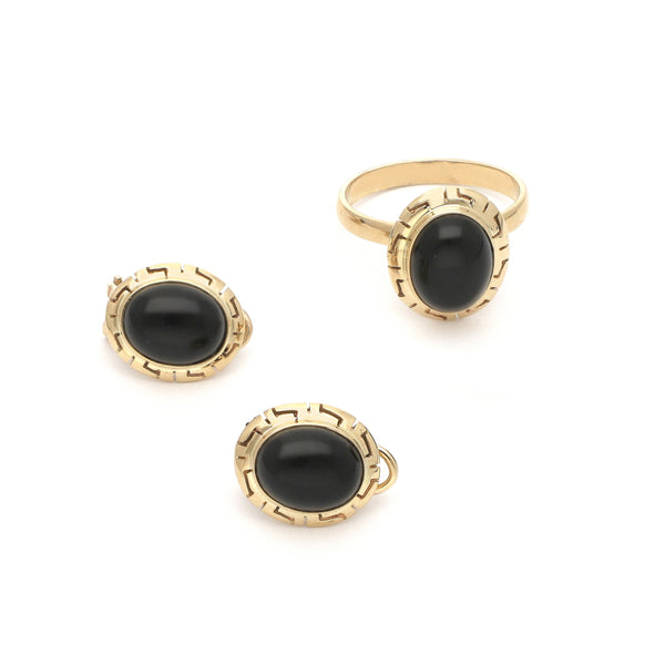 Juego anillo y aretes calados con ónix en oro amarillo 14 kilates.