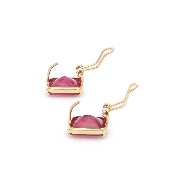 Juego de anillo y aretes diseño especial con rubíes en oro amarillo 14 kilates.
