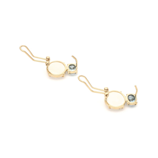 Juego de anillo y aretes diseño especial con aguamarinas y perlas en oro amarillo 14 kilates.