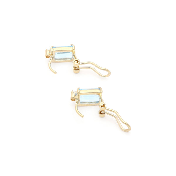 Juego anillo y aretes diseño especial con aguamarina y circonias en oro amarillo 14 kilates.