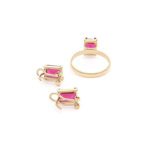Juego de anillo y aretes diseño especial con rubíes en oro amarillo 14 kilates.