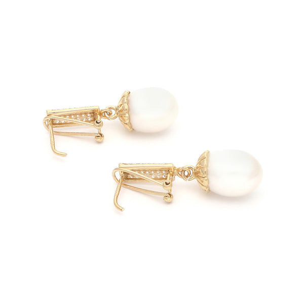 Aretes diseño especial con colgantes, perlas y circonias en oro amarillo 14 kilates.