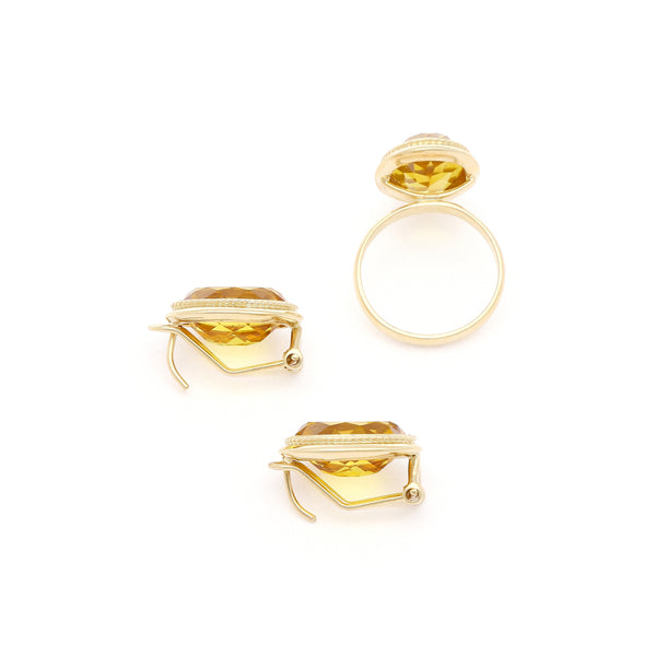 Juego anillo y aretes estriados con citrinos en oro amarillo 14 kilates.