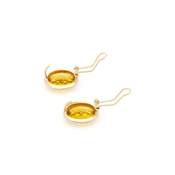 Juego anillo y aretes estriados con citrinos en oro amarillo 14 kilates.