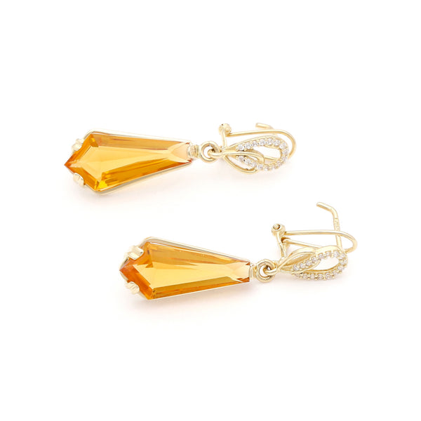 Aretes diseño especial con citrino y circonias en oro amarillo 14 kilates.
