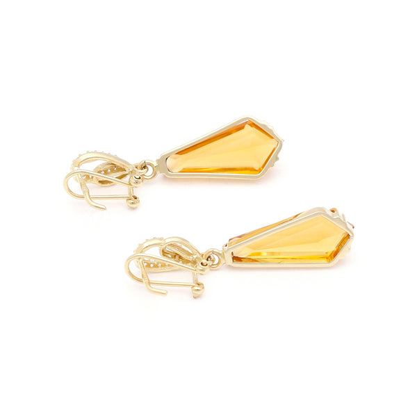 Aretes diseño especial con citrino y circonias en oro amarillo 14 kilates.