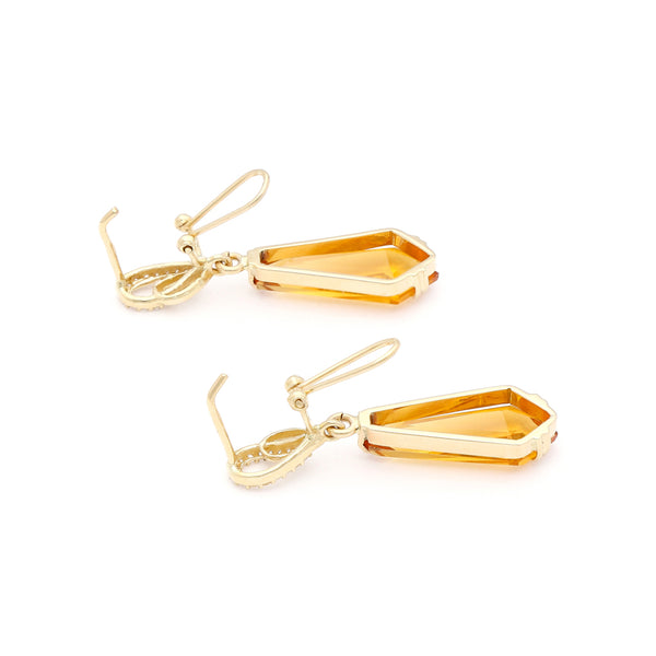 Aretes diseño especial con citrino y circonias en oro amarillo 14 kilates.