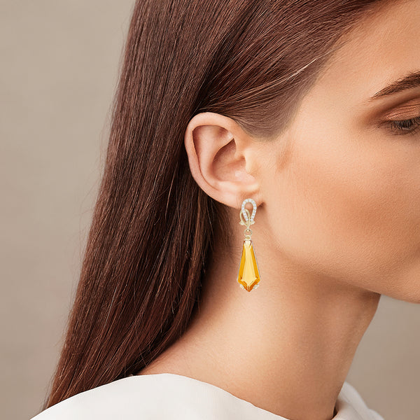Aretes diseño especial con citrino y circonias en oro amarillo 14 kilates.