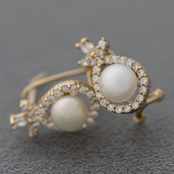 Aretes diseño especial con perlas y circonias en oro amarillo 14 kilates.