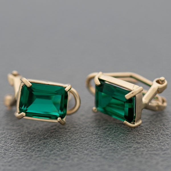 Aretes diseño especial con cuarzo en oro amarillo 14 kilates.