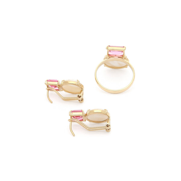 Juego de anillo y aretes diseño especial con perlas y rosa de Francia en oro amarillo 14 kilates.