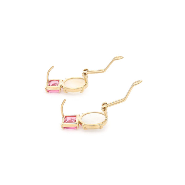Juego de anillo y aretes diseño especial con perlas y rosa de Francia en oro amarillo 14 kilates.