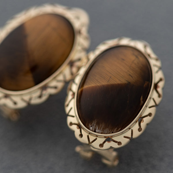 Aretes calados con ojo de tigre en oro amarillo 14 kilates.