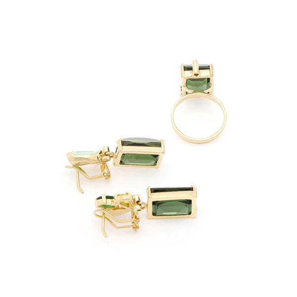 Juego anillo y aretes con colgantes diseño especial con cuarzo y gemas en oro amarillo 14 kilates.