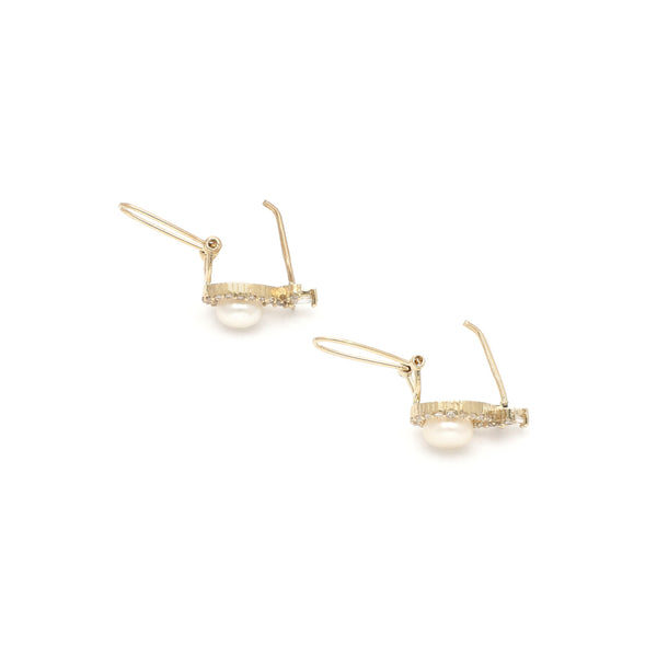 Aretes diseño especial con perlas y circonias en oro amarillo 14 kilates.
