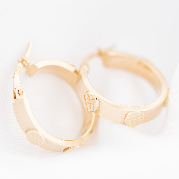 Arracadas diseño especial en oro amarillo 14 kilates.