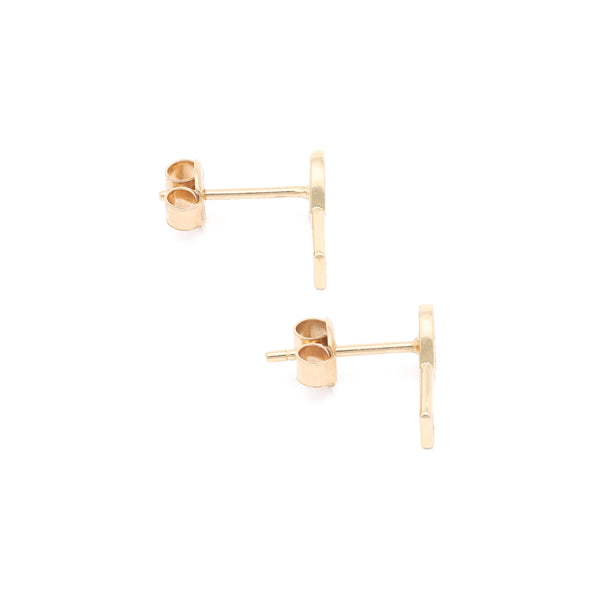Aretes diseño especial con circonias motivo llave en oro amarillo 14 kilates.