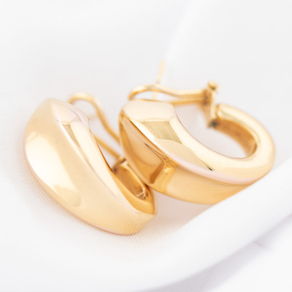 Aretes huecos en oro amarillo 14 kilates.