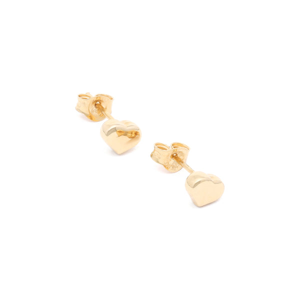Aretes lisos motivo corazón en oro amarillo 14 kilates.