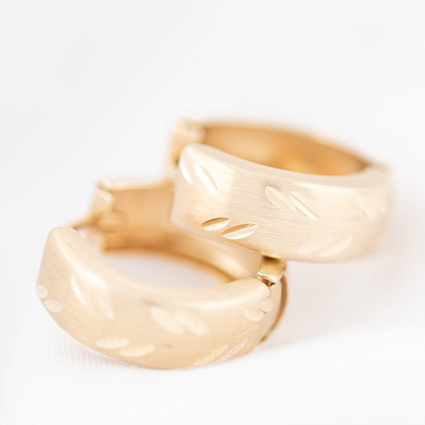 Arracadas articuladas en oro amarillo 14 kilates.