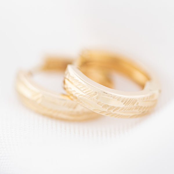 Arracadas articuladas en oro amarillo 14 kilates.
