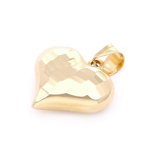 Dije facetado motivo corazón en oro amarillo 14 kilates.