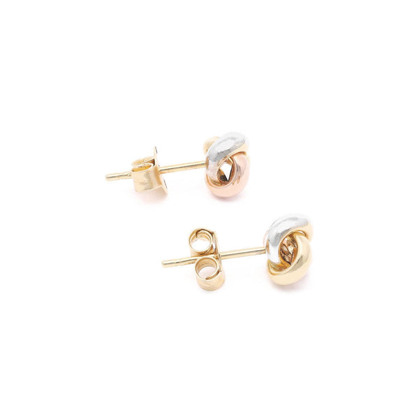 Aretes diseño especial motivo nudo en oro tres tonos 14 kilates.