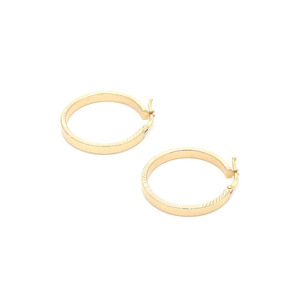 Arracadas estriadas en oro amarillo 14 kilates.