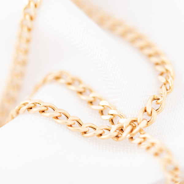 Collar eslabón barbado en oro amarillo 14 kilates.