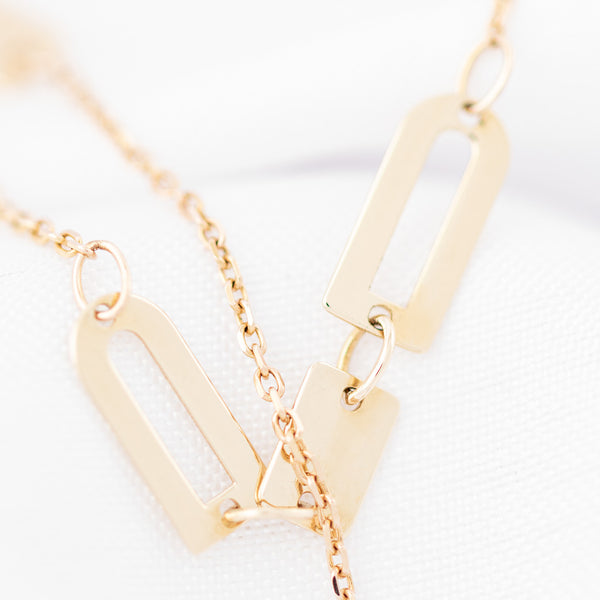 Pulsera eslabón cruzado con aplicaciones motivo rectángulo en oro amarillo 14 kilates.