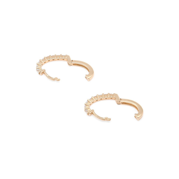 Arracadas diseño especial con circonias motivo corazón en oro amarillo 14 kilates.