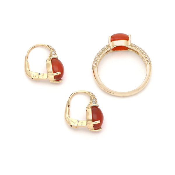 Juego de anillo y aretes diseño especial con sintéticos en oro amarillo 14 kilates.