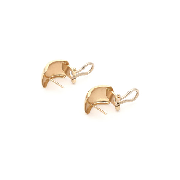 Aretes lisos en oro amarillo 14 kilates.