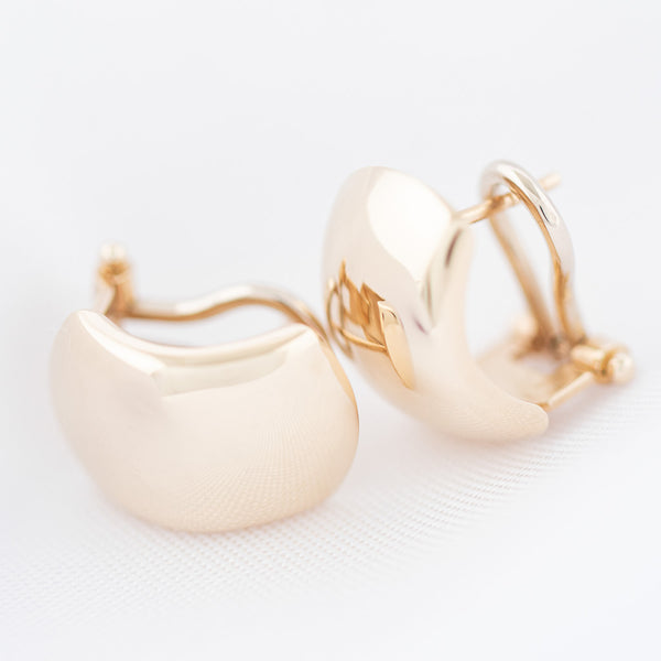 Aretes lisos en oro amarillo 14 kilates.