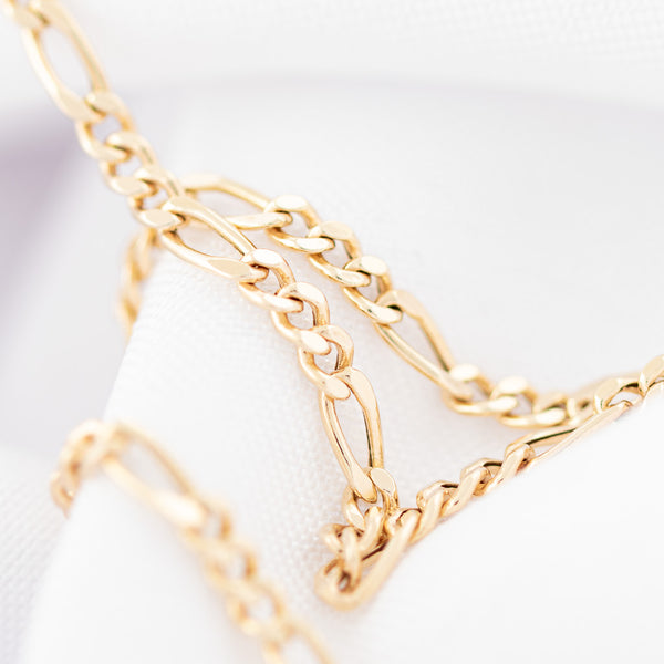 Pulsera de tres eslabones por uno en oro amarillo 14 kilates.