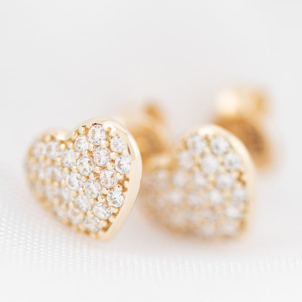 Aretes diseño especial con circonias motivo corazón en oro amarillo 14 kilates.