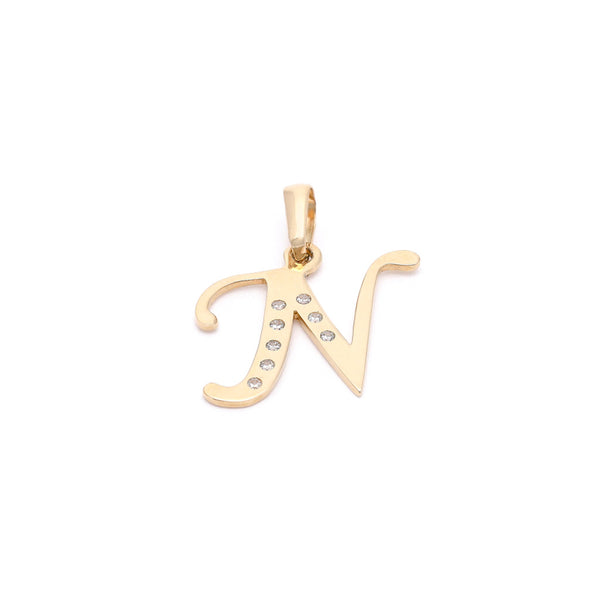 Dije diseño especial motivo letra N con circonias en oro amarillo 14 kilates.