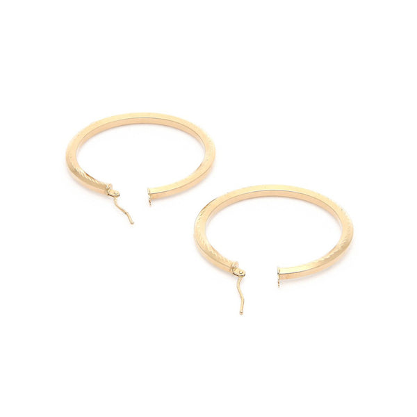 Arracadas martilladas en oro amarillo 14 kilates.
