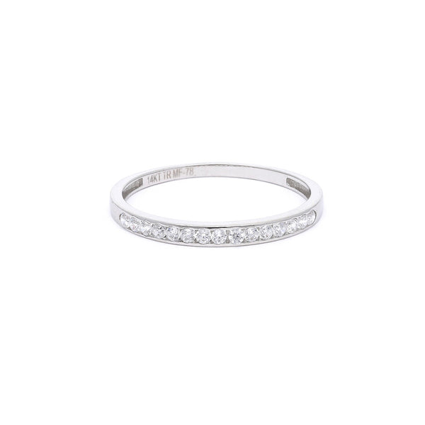 Anillo diseño especial con circonias en oro blanco 14 kilates.